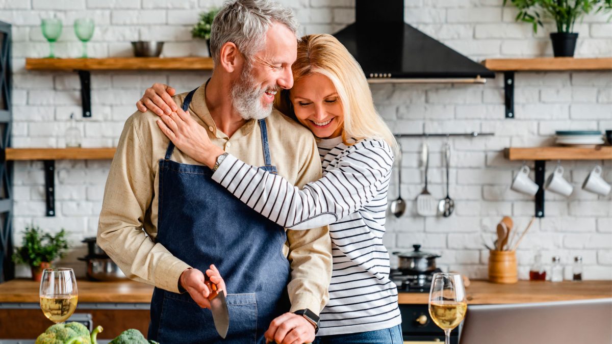Elementa-slider-1-website Old couple cooking at home